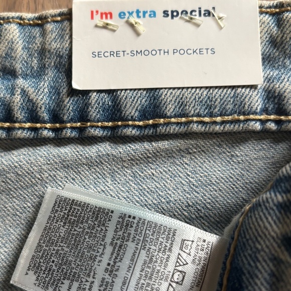 Old Navy High Rise OG Straight Jean Shorts NWT - Picture 3 of 3